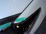  フィルムのカットはナイロン糸を使用します。こうすることで車両に傷が付かず安心して施工できます。 