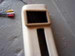 ステップワゴンのピラーモニター埋め込みと他作業 予め作っておいた化粧板を当てて、パテで隙間を埋めていきます。