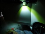  ミラー下には1.5WのスポットLEDを取り付けました。ボルトで固定するタイプなので非常に簡単です。軽自動車はスペースが狭いため多少内部加工が必要です。 