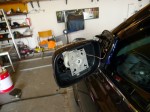 ゼロクラウンのウェルカムランプ交換とトランクルームLED化 ミラーを外します。