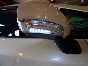 プリウスのヴァレンティ製ミラーウィンカーの取付