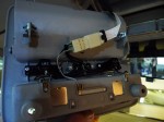 10系後期型アルファードの室内灯LED交換 そのためユニットを外して配線に39Ωの抵抗をぶら下げます。これでゴーストは解消します。