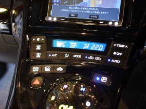 プリウスのエアコンパネル周り打ち替えと室内灯LED全交換