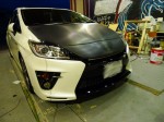 G'sプリウスのヘッドライト加工とダブルフォグ加工 外は暗いですが、決して施工後ではありません。作業ボリュームから逆算して施工を始めたところこんなことになってしまいました。