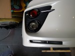G'sプリウスのヘッドライト加工とダブルフォグ加工 下がフォグで上がウィンカーです。オレンジ色のカバーを透明にしただけの商品もありますが、折角なのでプロジェクタータイプのフォグに交換しました。見た目重視のためバルブはLEDを採用しています。