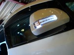 アルファードのエアコンパネル周り全打ち替えと他パーツ取付 先日取付したウィンカーミラーのウェルカムランプが純正ウェルカムから電源を取ったところ不点灯でした。今回、室内からルーム電源の配線を引き込みました。