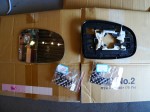 G'sプリウスのウィンカーミラー加工 白い粘着性のものをパーツクリーナーを使って除去します。