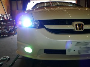 オデッセイのフォグHIDとヘッドライトバルブ交換