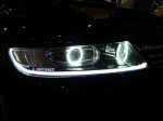 RB1オデッセイのヘッドライト加工 インナーはかなり大胆に切り抜きます。先にチューブLEDをカバー側に固定して、インナーをはめながら隙間を調整します。超音波カッターは必須ですね。