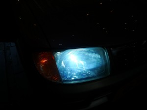 L700系ミラのヘッドライトHIDとウィンカーポジション施工