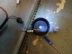  元々の配線を引き抜き穴を流用して、HIDの配線を引き出します。 