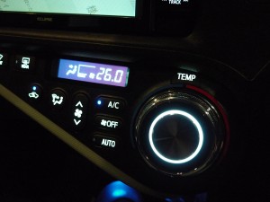 アクアのエアコンパネル液晶反転と温度ダイヤルの交換