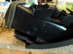  エアコンダクトにイルミを追加します。穴を3ヶ所開けて設置します。 