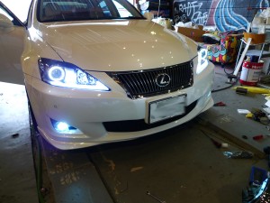レクサスIS350のヘッドライト加工