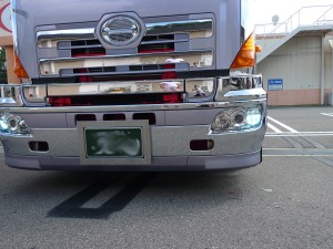 日野ダンプのフォグランプHID施工