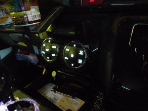 ハイエースのエアコンパネル打ち替え