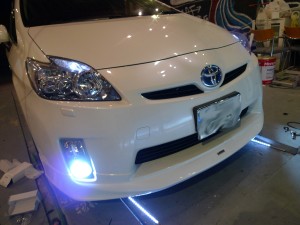 プリウスのフォグランプHID施工