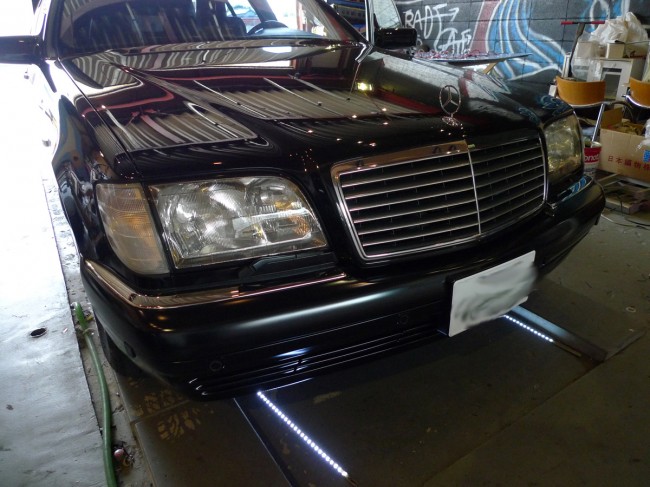   メルセデスW140のバックカメラ取付  
