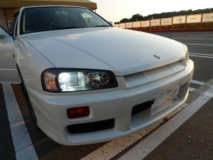 スカイラインR34のヘッドライトHID施工
