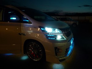 ヴェルファイアのホイールイルミ（観覧車）施工