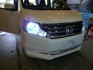 RKステップワゴンのフリップダウンモニター取付とヘッドライトHID