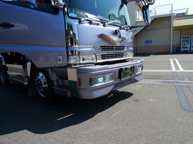   FUSOダンプのフォグランプHID交換  