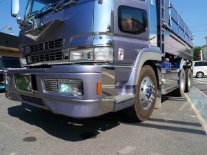 FUSOダンプのフォグランプHID交換