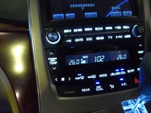 V6アルファードのエアコンパネル・ナビ廻り全LED打ち替え作業