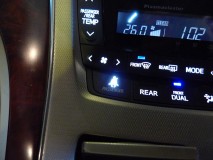 V6アルファードのエアコンパネル・ナビ廻り全LED打ち替え作業 シートベルト警告灯も白色に