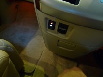 V6アルファードのエアコンパネル・ナビ廻り全LED打ち替え作業 シートヒーター付きなのでスイッチも打ち替え。H側を赤、L側を青に