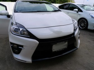 移転第一号のお客様はG’sプリウスの打ち替えでした。