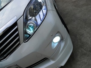 常連様アルファードのフォグランプHID交換