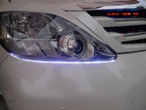  もともと付いていたアイラインテープLEDは撤去して、新たに1cm間隔のテープに変更。 