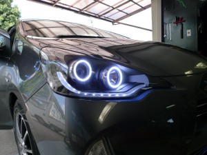 アクアのヘッドライトイカリング施工