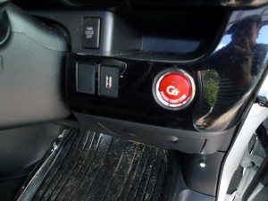 VOXYのUSB充電ポート取り付け