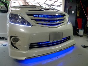 アルファードのアンダーイルミRGB施工