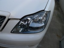  ヘッドライトを磨くだけでまるで新車のようになりました。コーティングではなく塗装しているので、長い間その状態をキープできます。ちなみにこのゼロクラウンは店頭で販売しており、車検2年付きで税別60万円です。 