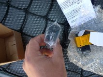 プリウスのヴァレンティ製ハイマウントストップランプ配線とリアゲートイルミ施工 この中国製のスイッチですが、値段は半分程度と安いものの、品質は半値以下ですね。スイッチとしての機能は問題ありませんが、光ムラがあったり暗かったりすることがあり、あまりお勧めできません。