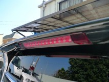 プリウスのヴァレンティ製ハイマウントストップランプ配線とリアゲートイルミ施工 この手のユニット物はヴァレンティがダントツのクオリティですね。製造は台湾で行われています。