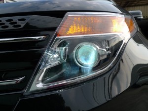 FORD エクスプローラーのヘッドライトHIDとフォグランプLED化