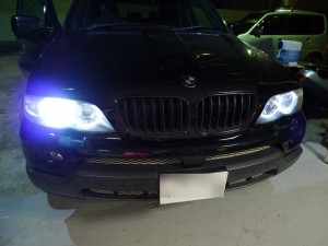 BMW X5のヘッドライトバルブ交換