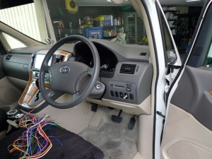 １０系アルファードのE6-B「後付スマートキー・プッシュスタート」施工