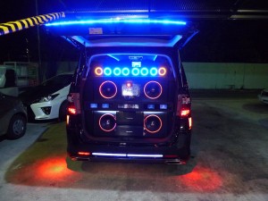 アルファードのスピーカーリングLED施工