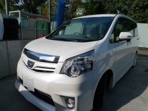 ７０系ノアの流れるウィンカーミラー施工（スイッチつき）