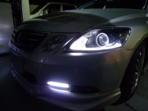 LEXUS GS430のヘッドライト加工 話題のネオンチューブは白と青のデュアルカラーで、スイッチで切り替えられるようにしました。