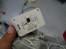 ランドクルーザー200のヘッドライト加工とインパネLED打ち換え 以前施工した純正ポジションはデイライト入力が標準で装備していたのですが、今回は入力が無かったのでLED加工しました。純正LEDは黄色いので、当方のHigh Power LEDに打ち換えしました。