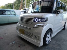 2015年仕事始めは常連様のNBOXヘッドライトカスタム ハイビームにはBi-Xenonプロジェクターを、ポジション部分にはダミープロジェクターをインストールし、ウィンカーに変更しました