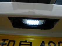  ナンバープレートに21SMDの室内用LEDをインストール 