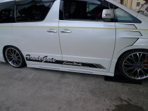 ガンダムアルファードのいろんなことしました。 ひっ低い・・・。まるでエアサスで降ろしたかのような車高。たぶんこのまま走ったら一撃で腹擦りますよ・・・。