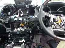 ランドクルーザー200ZXのエアコンパネル他スイッチ類のLED打ち換え このクラスは脱着に時間がかかります。
